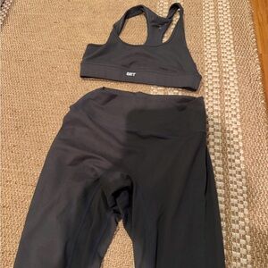 SET Gray Sports Bra and Leggings Set